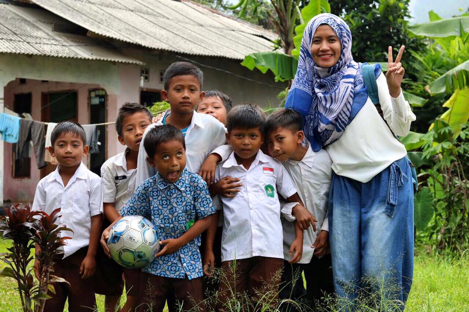 gneshamerangkul's tweet photo. "Kau bisa saja lulus dari sekolah terbaik, tapi jika kau tidak peduli dengan sekitar, kau tak tahu apa-apa." #mi53 https://t.co/FQMKP54WRv