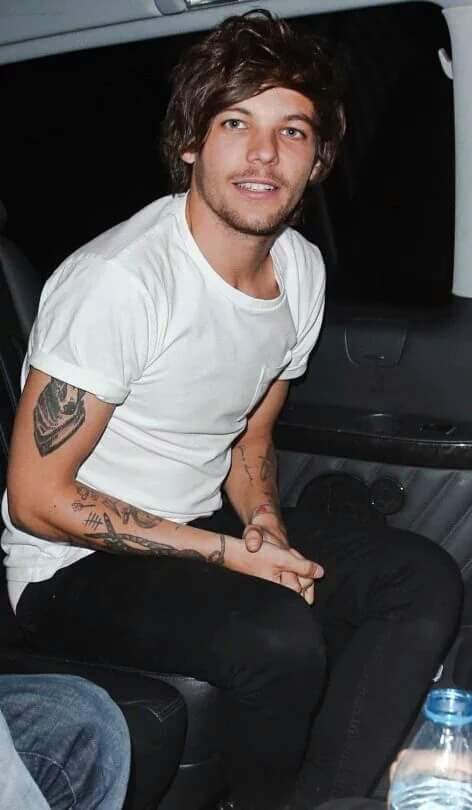 1D_5475287's tweet photo. MDS...ESSE SORRISO, ESSES OLHOS, ESSE HOMEM, ME MATA!
WAKE UP DIRECTIONERS
#VoteOneDirection #SupportToLouis #KCA https://t.co/7250uRFYlm