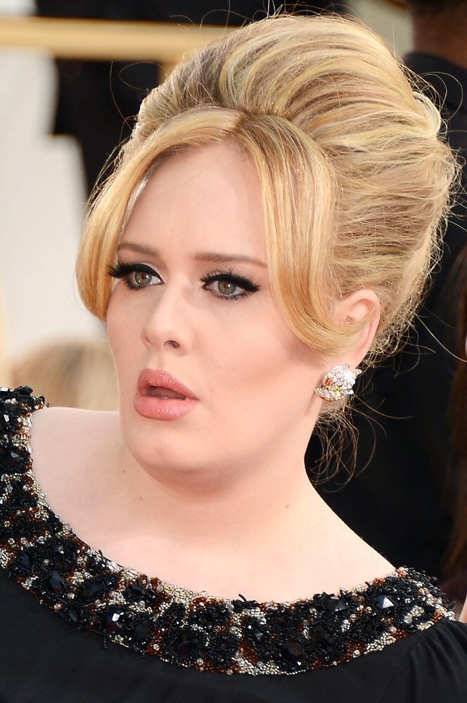 adelereactions's tweet image. when you plug your charger in and don't hear the sound