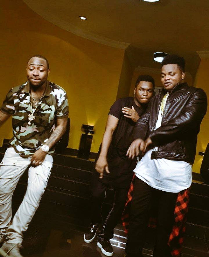 etcetera_cte's tweet photo. #2016MustObey. The @xbuffent HitMan 🔥 @teehigh_ ft @iam_Davido #ZeroSmellos (Audio + Video) Drops Soon Africa🔥🔥🔥 https://t.co/jxhDsHATWS