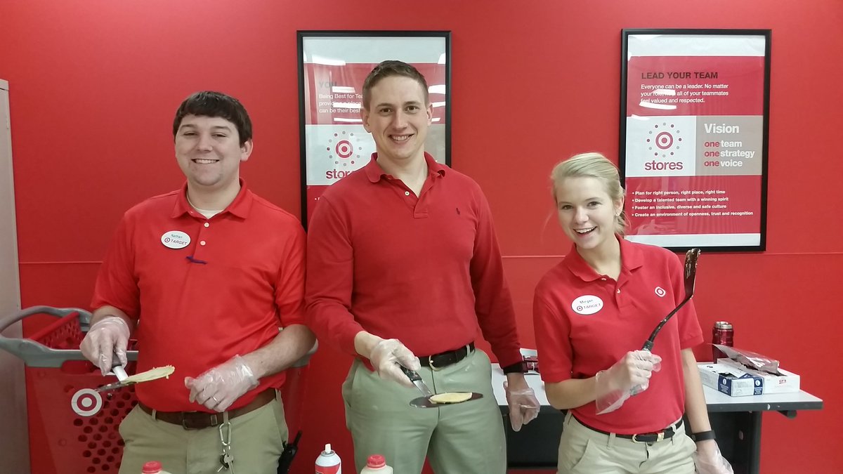 BM00RE86's tweet photo. Celebrating 120 safe at #T366 with pancakes in the break room!  @brianfell1 @buckeyeshaun @ChristinShep https://t.co/IiEvehzVXQ
