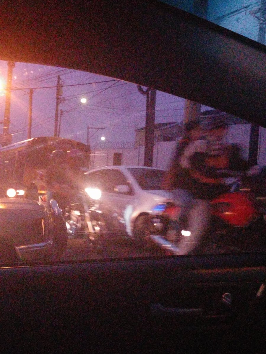 Vanesa_xso's tweet photo. #TransitoATD En Mixco necesitamos que alguien de via frente al condomino Valle Nuevo es un caos todos los días https://t.co/qf8O9xyomV