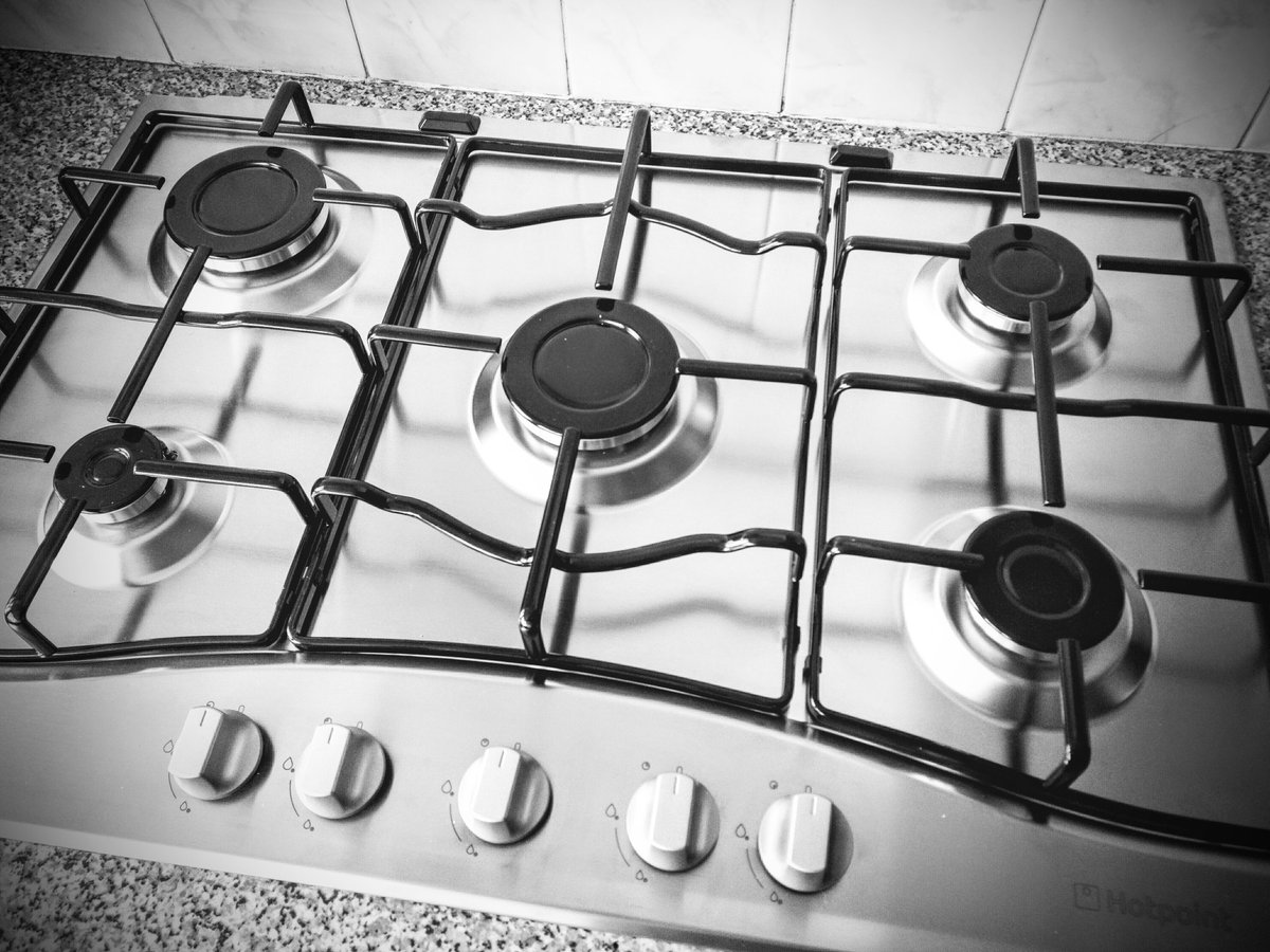 69drops_Studio's tweet photo. Our kitchen cooker has been upgraded! Food photography easy. #photostudiohire #studiohire https://t.co/0AJ8Rm0gTP https://t.co/0PBbCKUG50