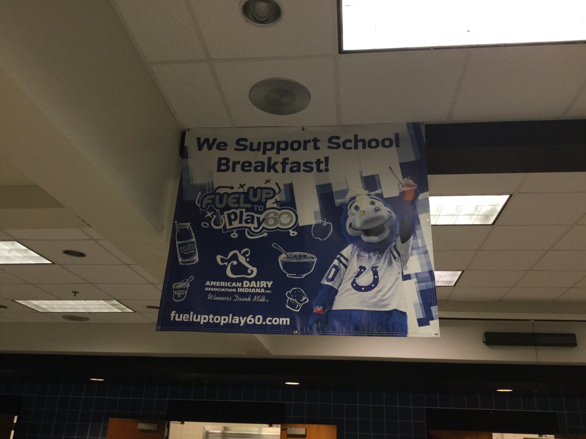 realfarmwives's tweet photo. Live from the Broad Ripple High School...its National School #breakfast week @INDairy @FUTP60 #fuelgreatness https://t.co/QIO7yYpBQ9