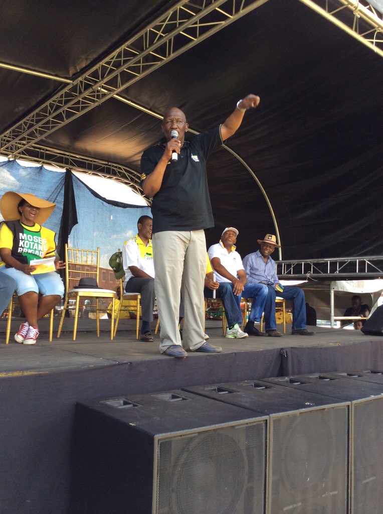 kaysexwale's tweet photo. General Bheki Cele is way up there in my list of inspiring leaders. Not cool he took the fall for thugs. #ANCthings https://t.co/RtphJV0WfI
