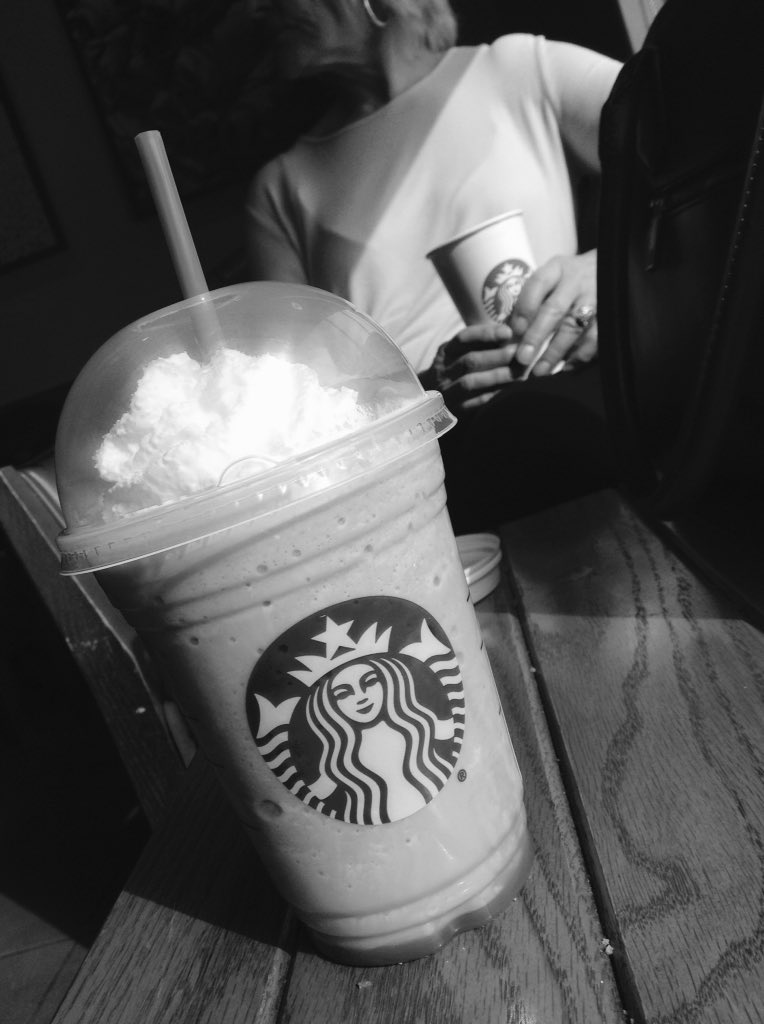 TWDVICK's tweet image. Starbucks 😘😝