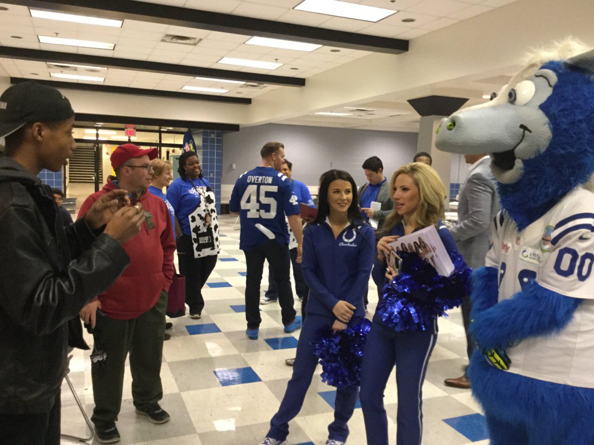 realfarmwives's tweet photo. And we even have magic tricks from the students @INDairy @FUTP60 #fuelgreatness #ad https://t.co/xJMBuCkklN
