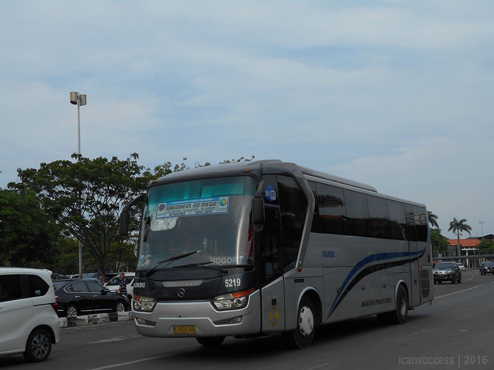 icansuccess_'s tweet photo. @SukaFotoBis Damri 5219 | Bogor-Soetta | Legacy SR-1 | Terminal 1 bandara Soekarno Hatta https://t.co/BXEILsLCGB