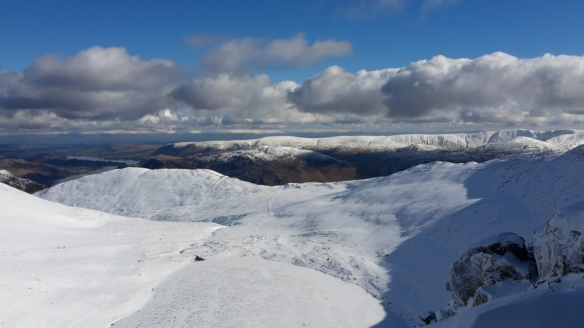 mountain_mum's tweet photo. Fantastic way to spend mothers day climb up #Helvellyn with @MartinRowe32 and bonus casual chat with @alanhinkes 😆 https://t.co/sVNZoLgJCE