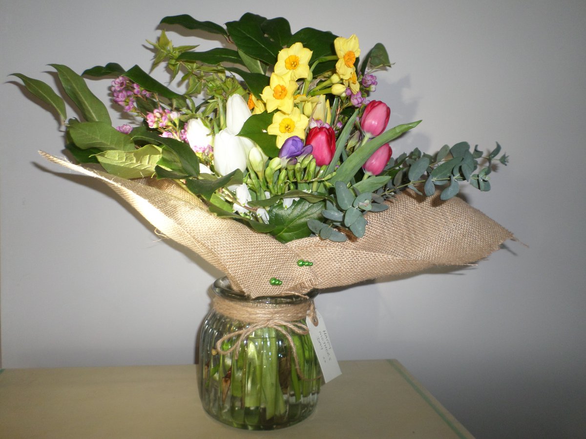 TreeandMeFloral's tweet photo. Love this Mother's Day Bouquet, so bright and cheerful. #mothersdaybouquet #treeandme https://t.co/033mMLzvET