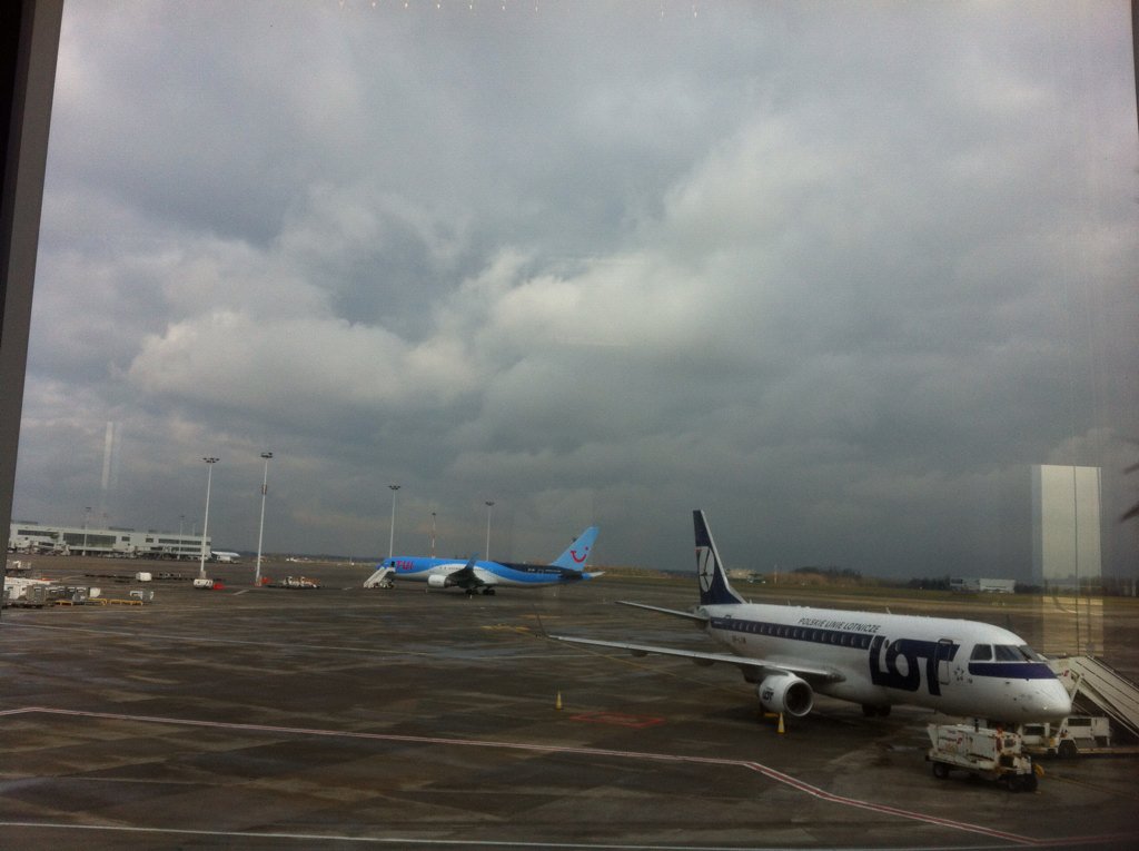 GeneTVL's tweet photo. Ideaal uitzicht vanuit vergaderlocatie #Brusselsairport #Reizenisvooriedereen #toegankelijk2016 https://t.co/NgkvYk0eYw