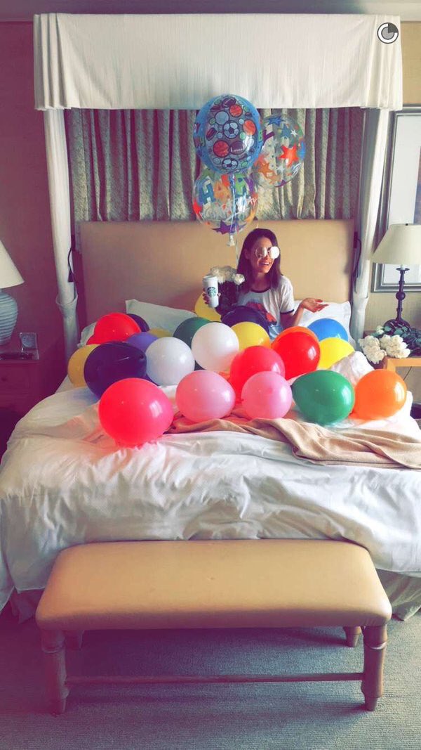 relativepostsss's tweet photo. I need to marry someone who's going to wake me up on my birthday like this 😩😭😍 https://t.co/daHgusC2Gc