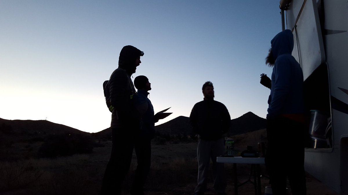 AdamKimble818's tweet photo. Crew enjoying the NM sky at pit stop 1. The moon just a sliver at dawn. #45daysof #runacrossamerica https://t.co/QubBKYtUCM