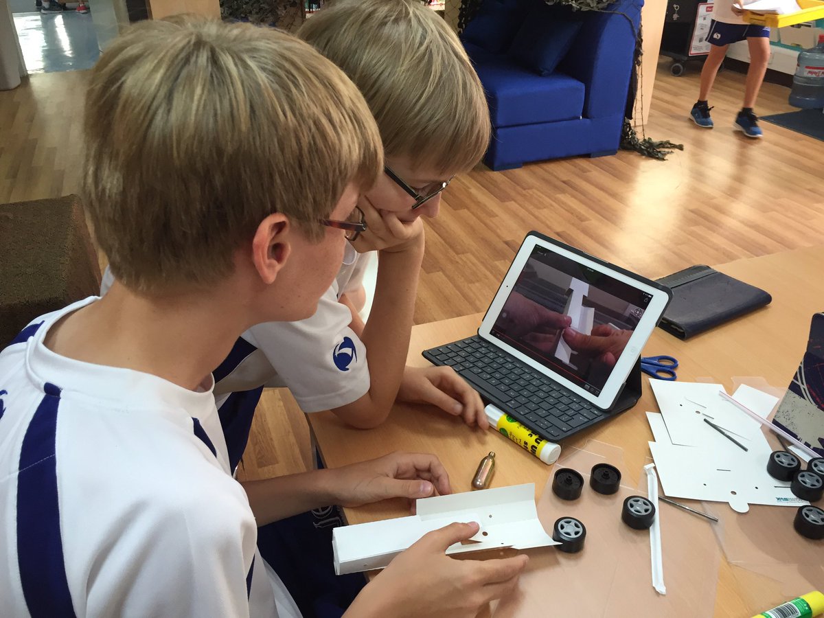JESSPrimaryYR6's tweet photo. @FiercesomeF @street_thunder @4CE_1_ #f1inschools at full throttle! #stem in action. Looking forward to race day! https://t.co/MV6DeTQ52P