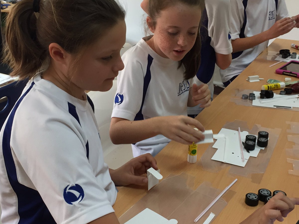 JESSPrimaryYR6's tweet photo. @FiercesomeF @street_thunder @4CE_1_ #f1inschools at full throttle! #stem in action. Looking forward to race day! https://t.co/MV6DeTQ52P