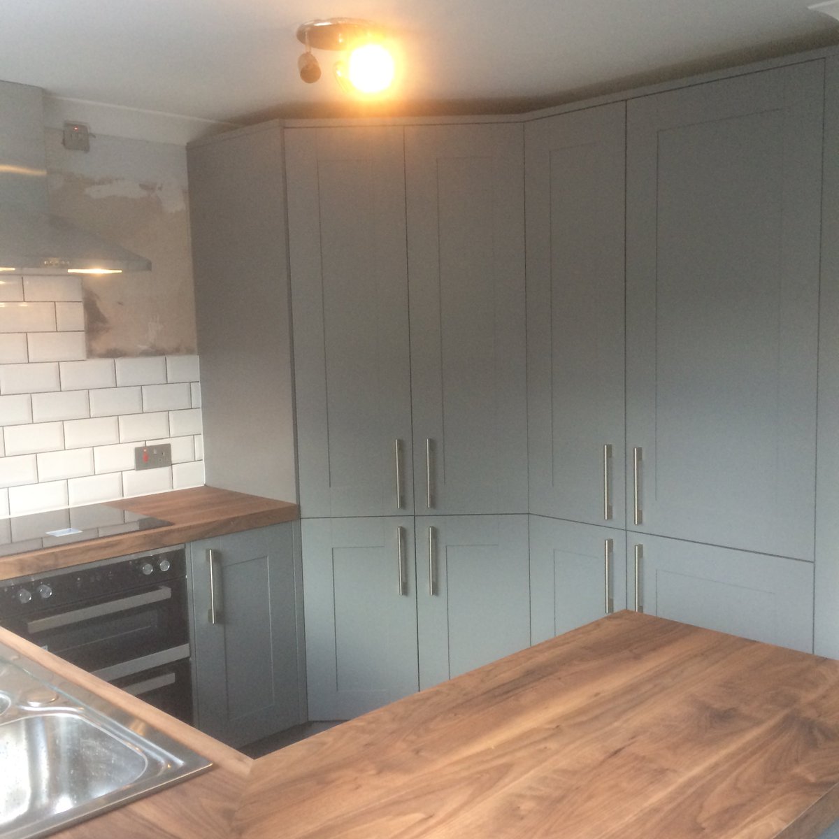 MawGreen's tweet photo. Before and after pictures from last weeks kitchen install, the customer will be decorating themselves! https://t.co/BXpFFiGOg1