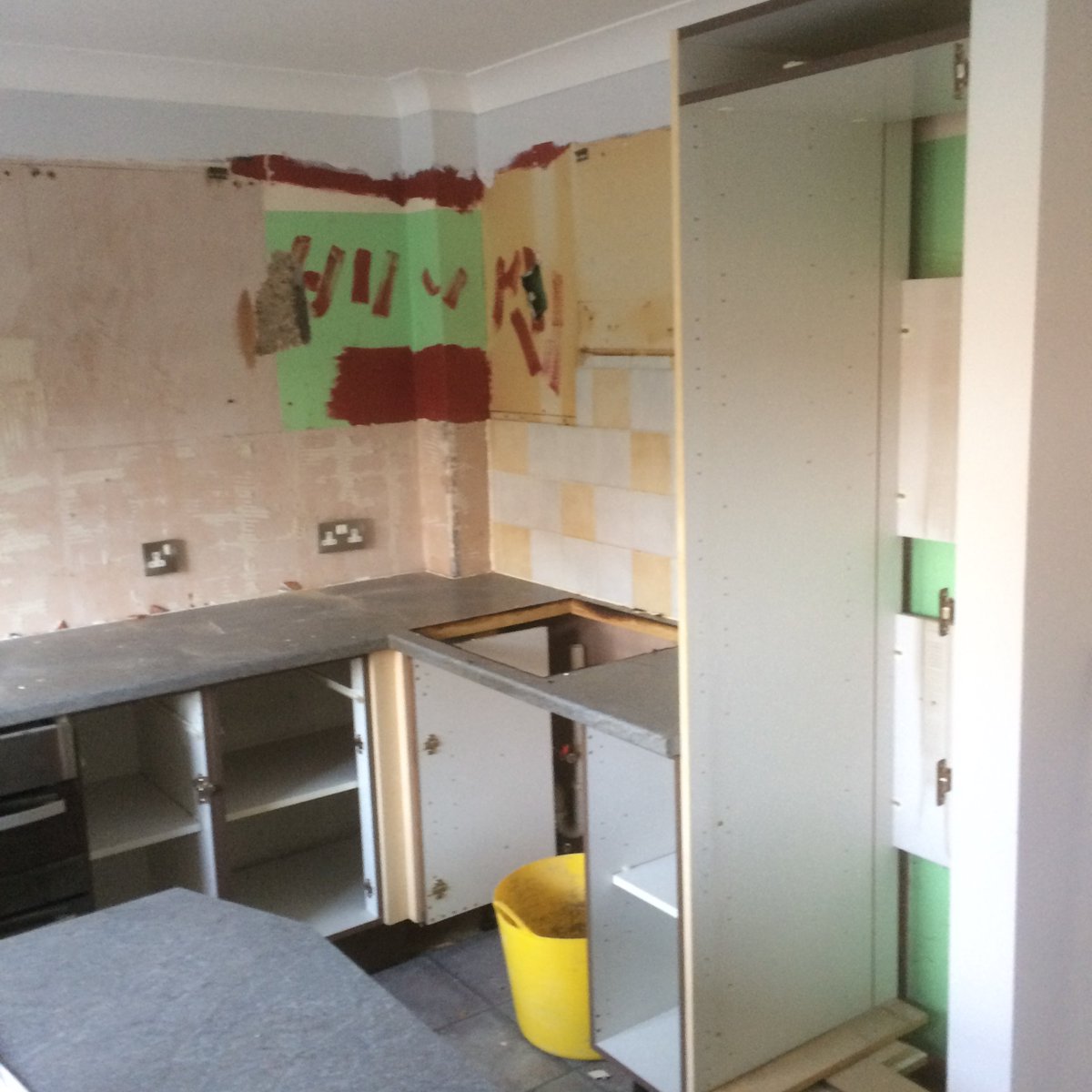 MawGreen's tweet photo. Before and after pictures from last weeks kitchen install, the customer will be decorating themselves! https://t.co/BXpFFiGOg1