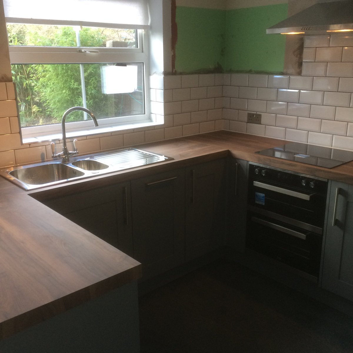 MawGreen's tweet photo. Before and after pictures from last weeks kitchen install, the customer will be decorating themselves! https://t.co/BXpFFiGOg1