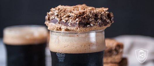 clubdelacvza's tweet photo. LA VUELTA A LA CERVEZA EN 80 COMIDAS. Hoy brownies caseros y una Stout para complementar el sabor.. https://t.co/fSce7MfwvS