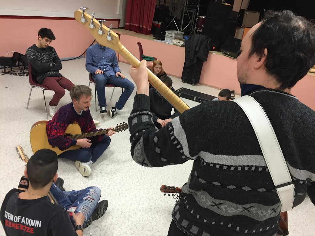 JeunesModernes's tweet photo. Résidence musique en pleine répétition ! #bts #datr #claraclara #jeunesetmodernes https://t.co/jZg9MiBlEL