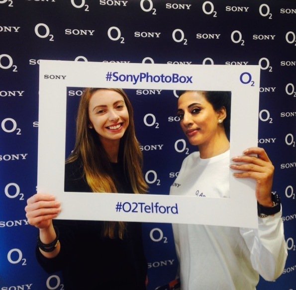 AnnSavvaGroup's tweet image. Our #O2Angels had so much fun in store on Friday with #O2 &amp;amp; @Sony 📷😇 #SonyPhotoBox #promostaff #eventprofs