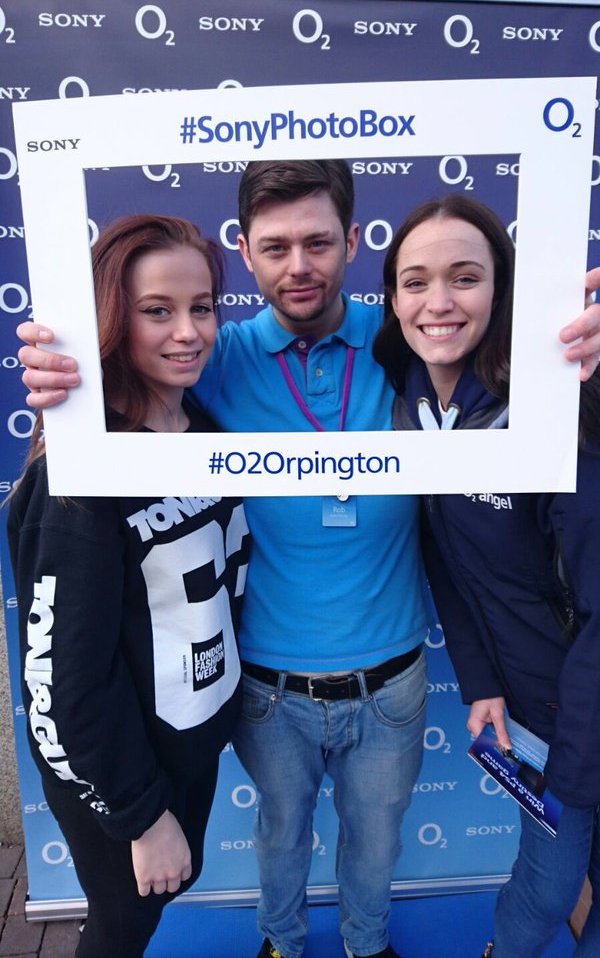 AnnSavvaGroup's tweet image. Our #O2Angels had so much fun in store on Friday with #O2 &amp;amp; @Sony 📷😇 #SonyPhotoBox #promostaff #eventprofs