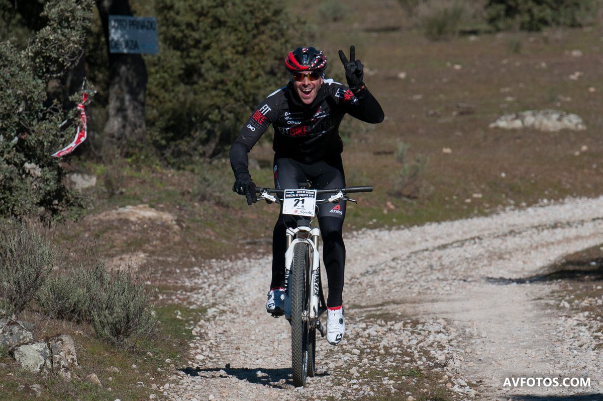 javijeby's tweet photo. Divertido dia ayer en Robledo en #OpenXCM a pesar del "fresquito" y no sentir las "patas" al 100% @FitBikeMadrid https://t.co/ioHUeX8RR3