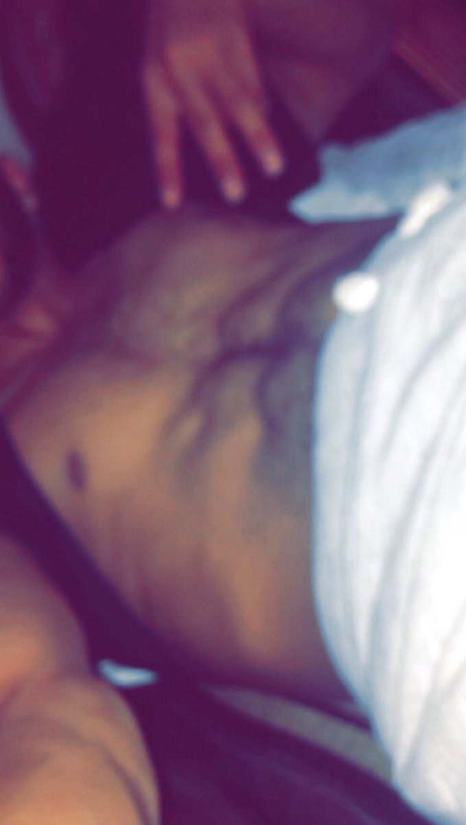 اريد ان ادعب شفتيك ثم لرقبتكك وافتعل الفاحشة  😴