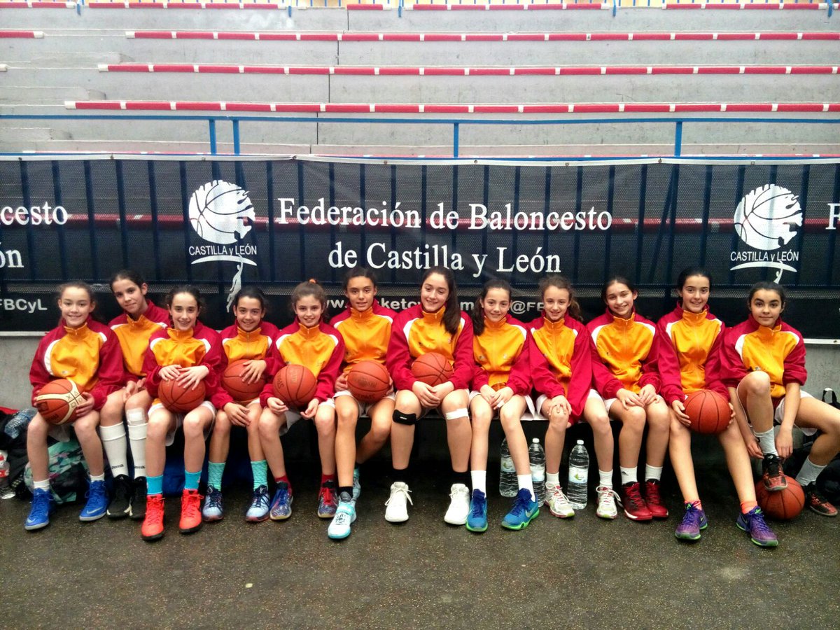 barrio1985's tweet photo. Subcampeonas del Torneo Mini de Miranda de Ebro por segundo año consecutivo. #CyL04 @FBCyL termina su preparación. https://t.co/Xe2CfPyuzi