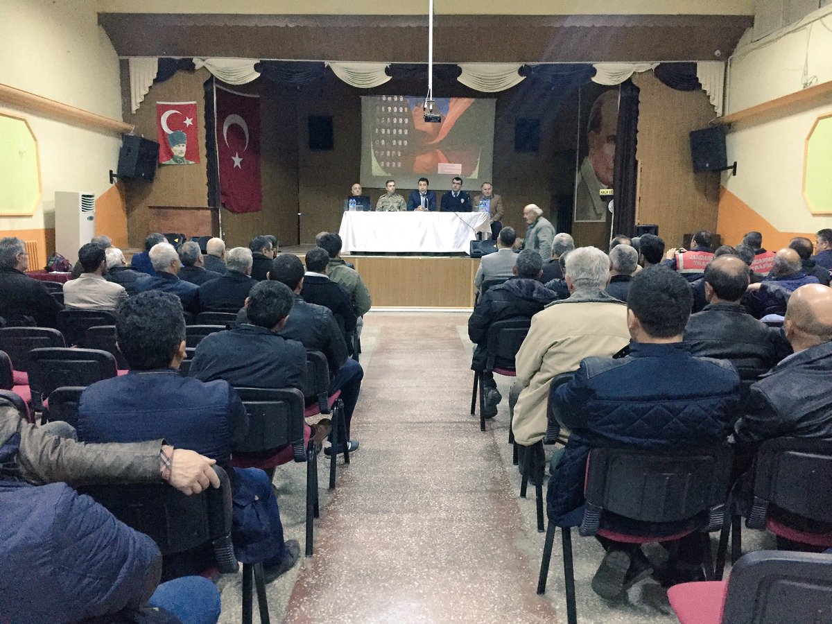 KAYMAKAMLIGI's tweet photo. İlçemizde görev yapan okul servis aracı sürücülerine yönelik bilgilendirme ve değerlendirme toplantısı yapılmıştır. https://t.co/mAXF2JZCqq