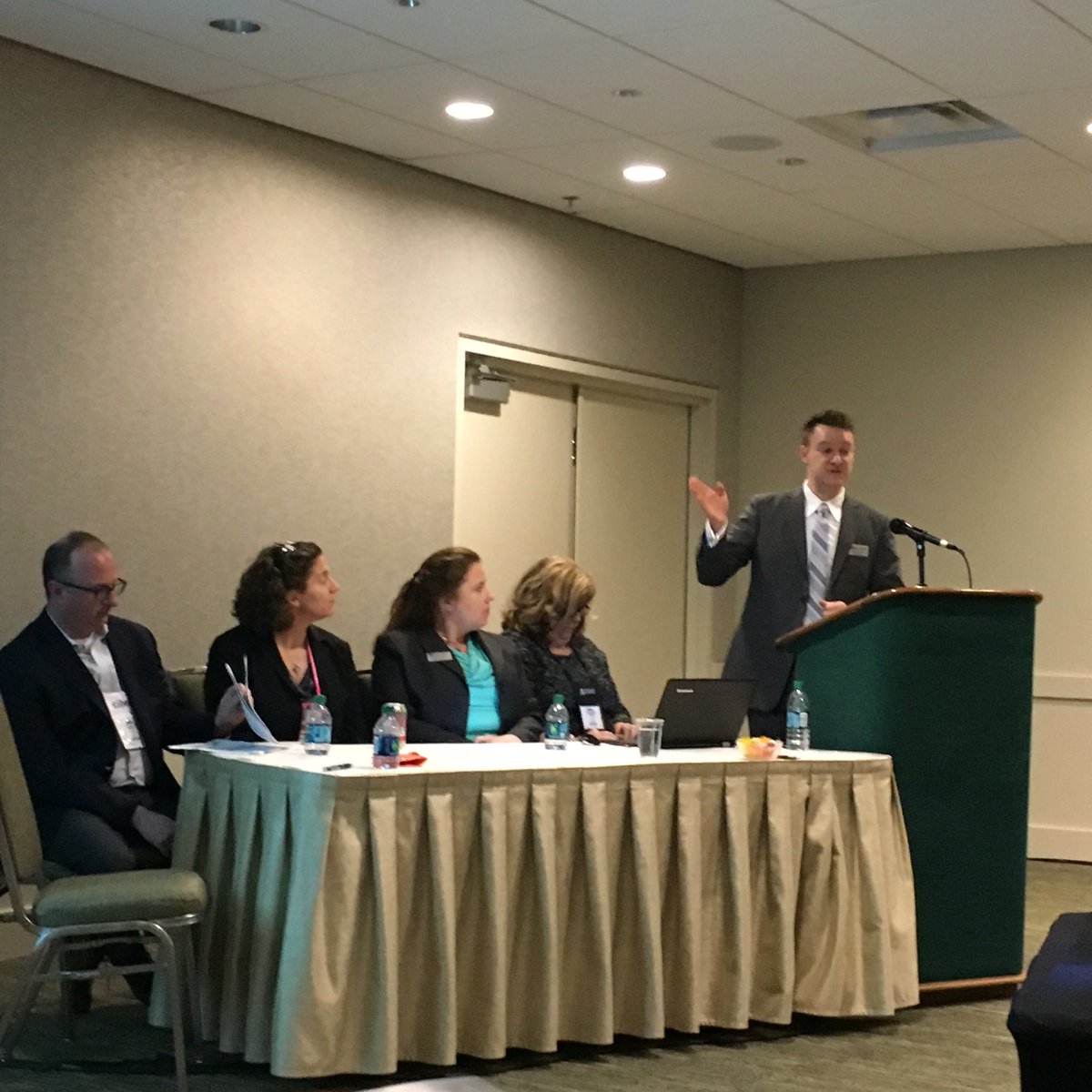 SierraCedar's tweet photo. "Chris Cameron says just #fluidize it. Take a classic page &amp; make it fluid" #Alliance16 @Sierra-Cedar vendor session https://t.co/6DhpFdS0bd