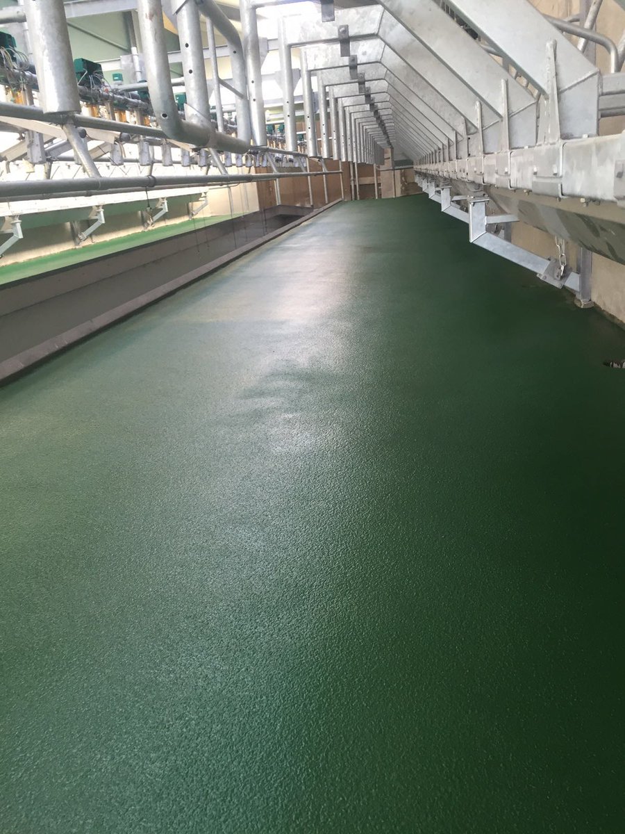PiersmaV's tweet photo. Vandaag hebben wij in deze prachtige #GEA 2x26 #pollux2 #swingover #melkstal onze #DIBA 230 Troffelvloer toegepast. https://t.co/vcwNe3EEtk