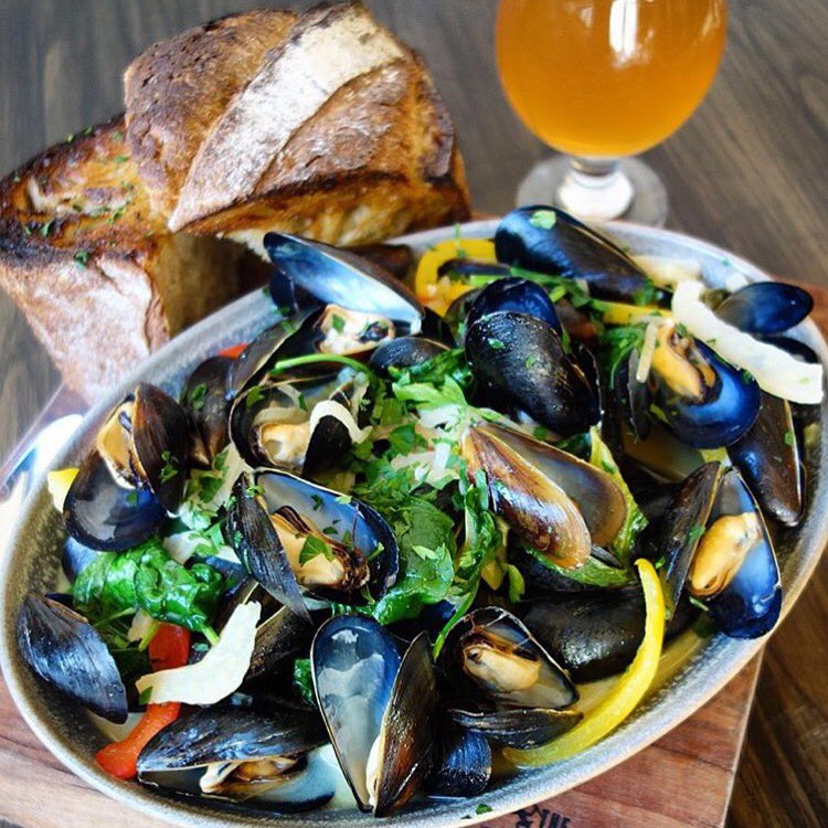Muscle through those Monday Blues. There's Happy Hour at the end of the tunnel. // 📷: <a href="/thedawsonchi/">The Dawson</a> #mussels #iktc