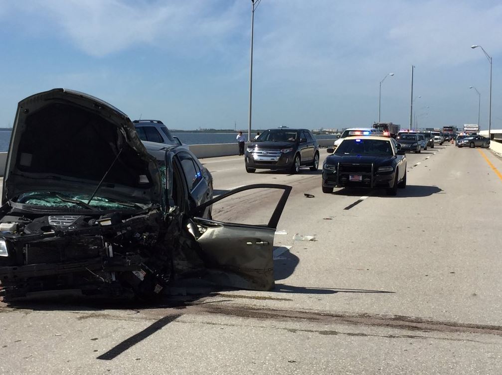 CBSMiami's tweet photo. #MULTICARCRASH: An 11-car crash shutdown lanes on a #Tampa bridge causing #traffic delays for hours. #FL #HFB https://t.co/bHkBlZ4kzf