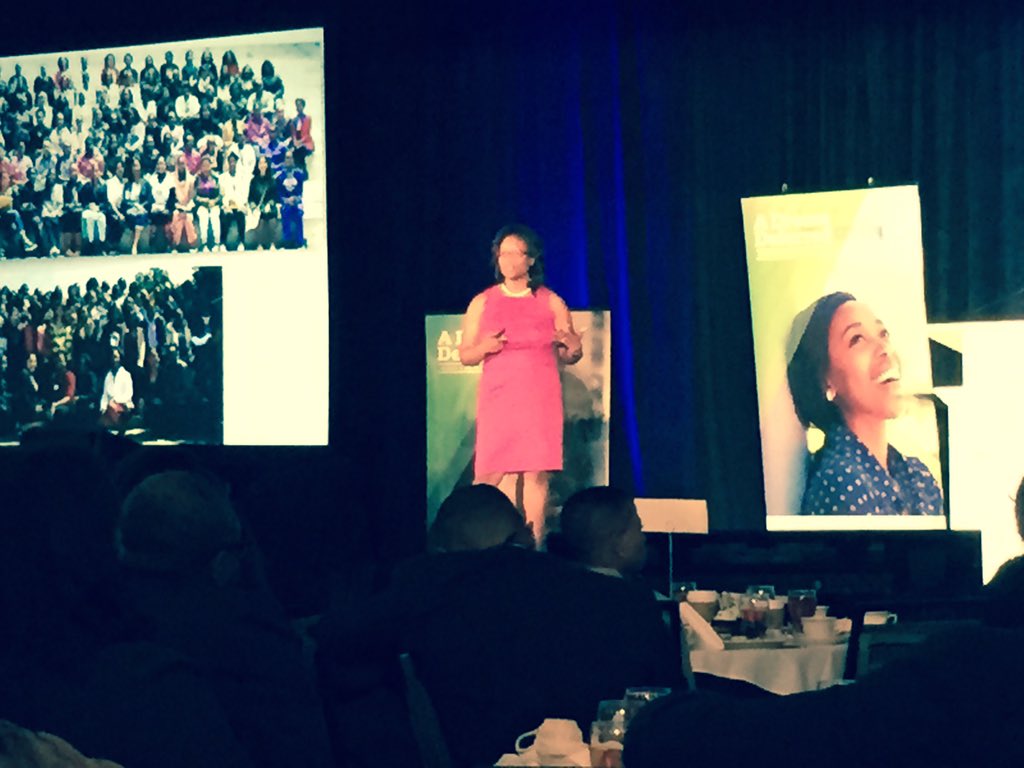 BrendaDardenW's tweet image. Dr. Talithia Williams speaking truth about girls in STEM. Awesome conf. #ADreamDeferred16