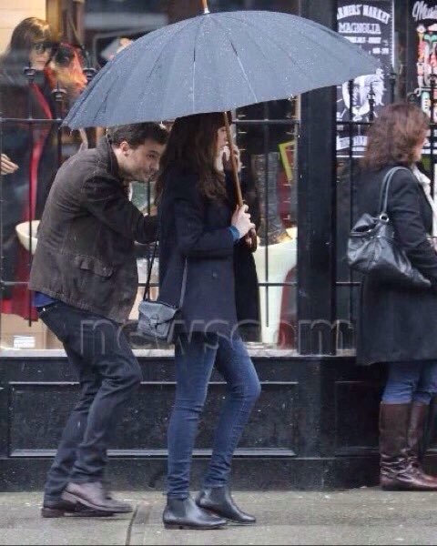 devotedtojamie's tweet photo. he's literally trying not to get wet😂😂😂😂 but sure let's call this being a gentleman😅 https://t.co/9xHLoBiAo6