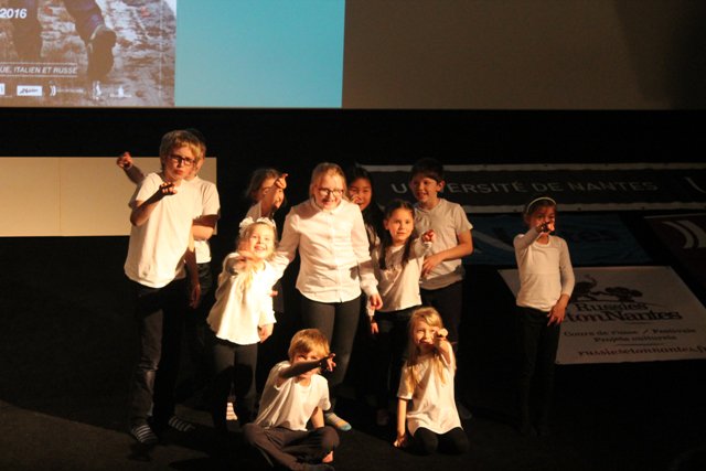 Theatrouchka's tweet photo. 6/03/2016.Les petits de Théâtrouchka présentent le film d'animation La Reine des neiges au festival Univerciné russe https://t.co/YGGa2foDhJ
