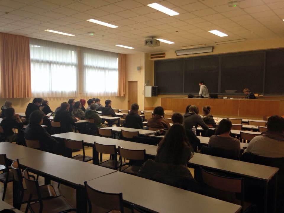 unefnancy's tweet photo. Après l'AG, les étudiants nancéiens s'organisent pour préparer la mobilisation de mercredi ! #OnVautMieuxQueCa https://t.co/HOx5BSBW8B