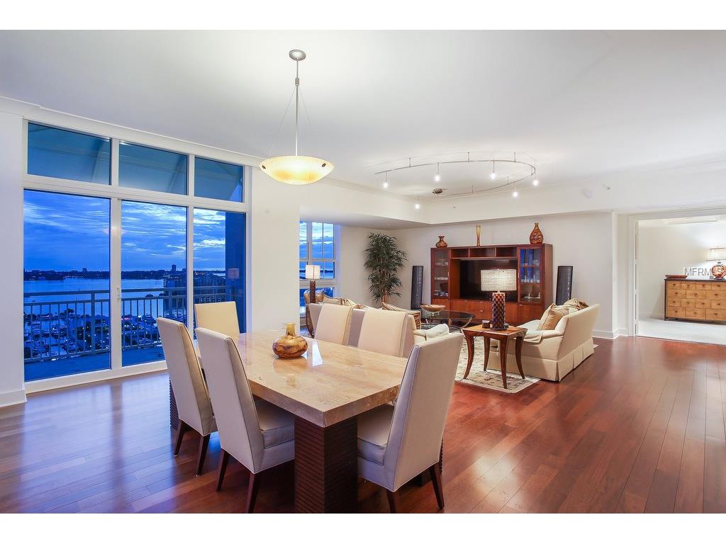 maureenjd's tweet photo. Panoramic views of #downtown #sarasota from your #penthouse. On the market now. #1350main https://t.co/drynHuJPUT https://t.co/oIkh3FDOYK