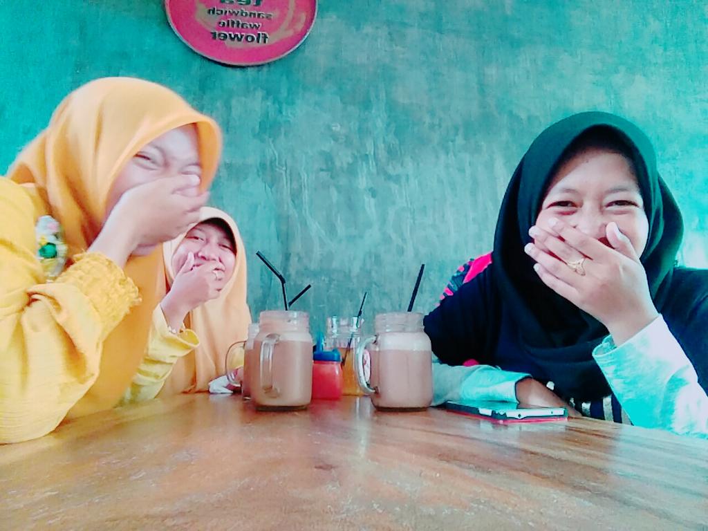 UlilZya's tweet photo. How to be happy? Ignore people who think they know more about you than you do. https://t.co/MnNimDx5dX