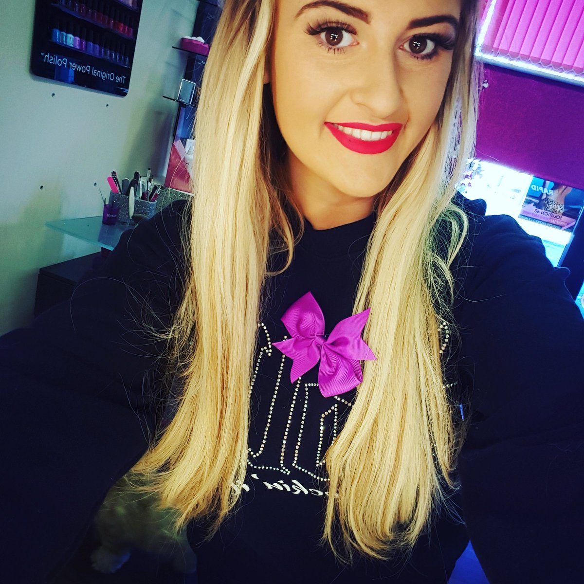 SteeniMAC's tweet photo. Hey blondie what yi fondie #selfie #dolly #hiya https://t.co/JGH7iJvL7D