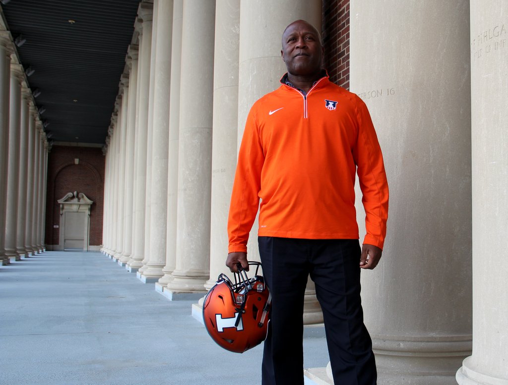 Looking for some #mondaymotivation? #LovieSmith hired as new head coach of <a href="/IlliniFootball/">Illinois Football</a> fightingillini.com/news/2016/3/7/…