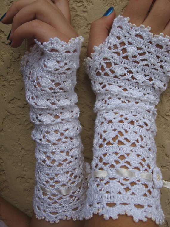 purpletouch2's tweet photo. #bridal #BridalNEXT #bridalgloves #crochetgloves #patternparadise #hobby #crochetgranny #white #letsgetknitting https://t.co/agj7BMPIR0