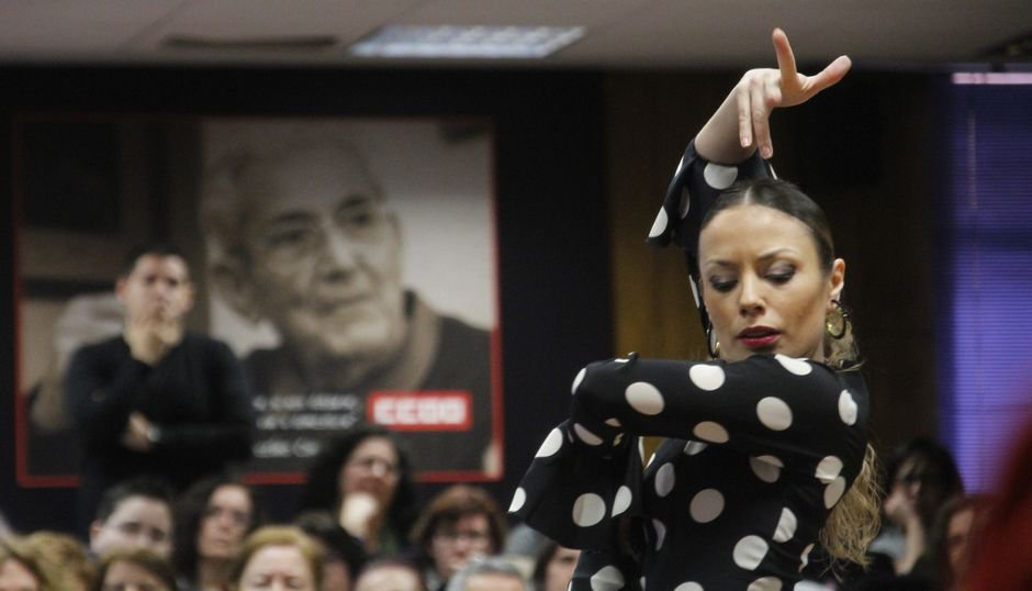 Un par de fotos para <a href="/saralobodanza/">Escuela de Danza Sara Lobo</a>, gran actuación hoy en el acto #IgualdadCCOO en <a href="/CCOOMadrid/">CCOO de Madrid</a>