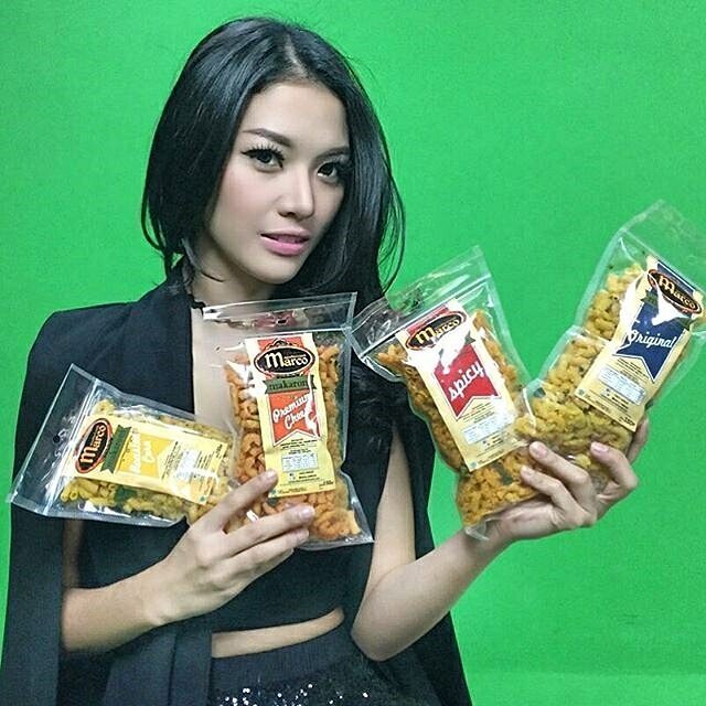 #Instagram @infobandungkuliner > Photoshoot session ditemenin ngemil <a href="/marcomakaroni/">makaroni MARCO</a> Perfect!😊 Love it @marcomakaron…