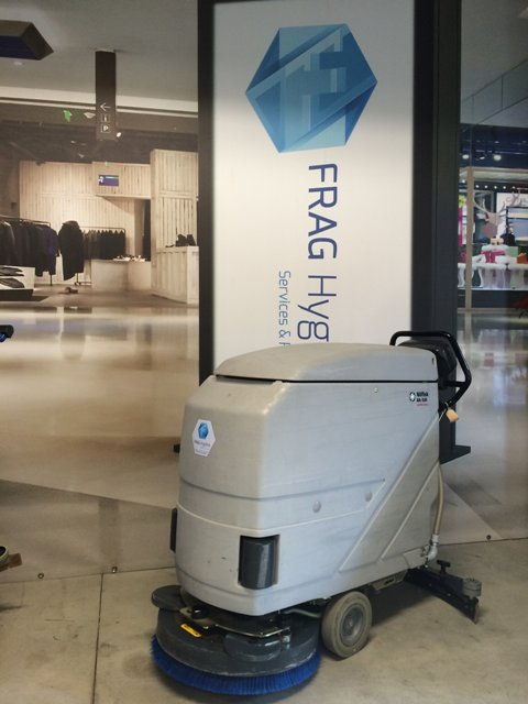 FragHygiene's tweet photo. @Nilfisk BA530 Bouwjaar 2002 met nieuwe accu's en borstel en padhouder. € 1450,- https://t.co/1pRcBhcBX7 https://t.co/FRx5yP7s4W