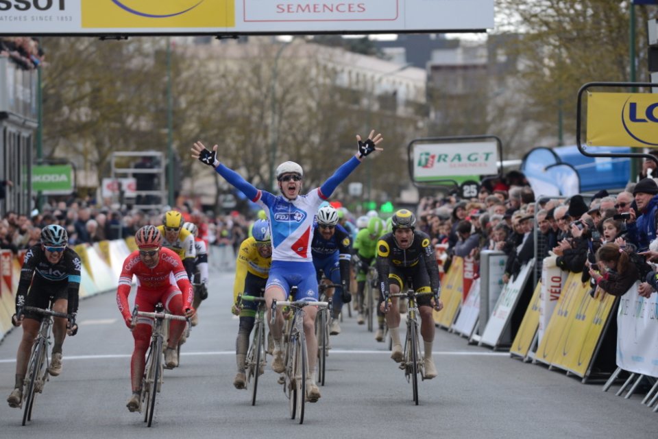 La photo de la victoire d'<a href="/ArnaudDemare/">Arnaud Demare</a> ... et qu'est-ce qu'elle est belle ! #ParisNice