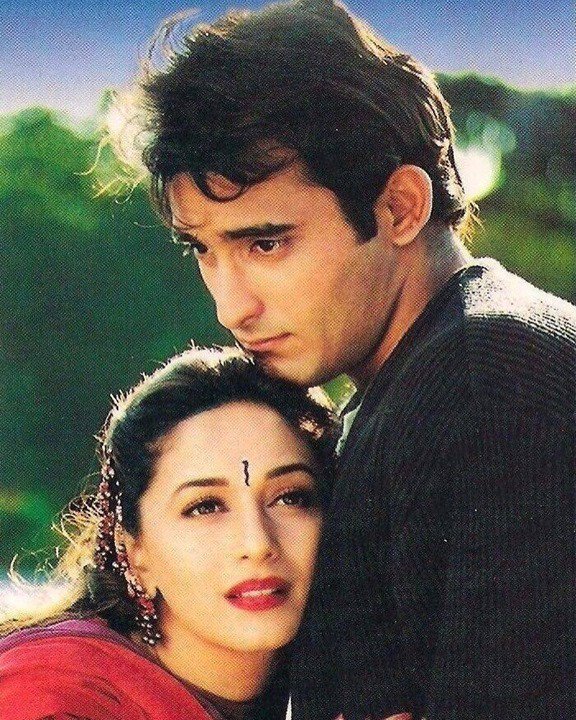FlickzTimeMedia's tweet photo. #AkshayeKhanna #MadhuriDixit #Mohabbat #DashakaFilms #1997 #Bollywood https://t.co/rpMKWiIwhW