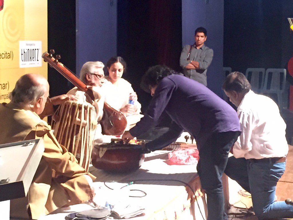 TaalChakra's tweet photo. Mahashivratri Celebrations with Pandit Kartick Kumarji's Magic on Surbahar @niladri_kumar A student at His feet 🙏 https://t.co/2vFqxWcTJi
