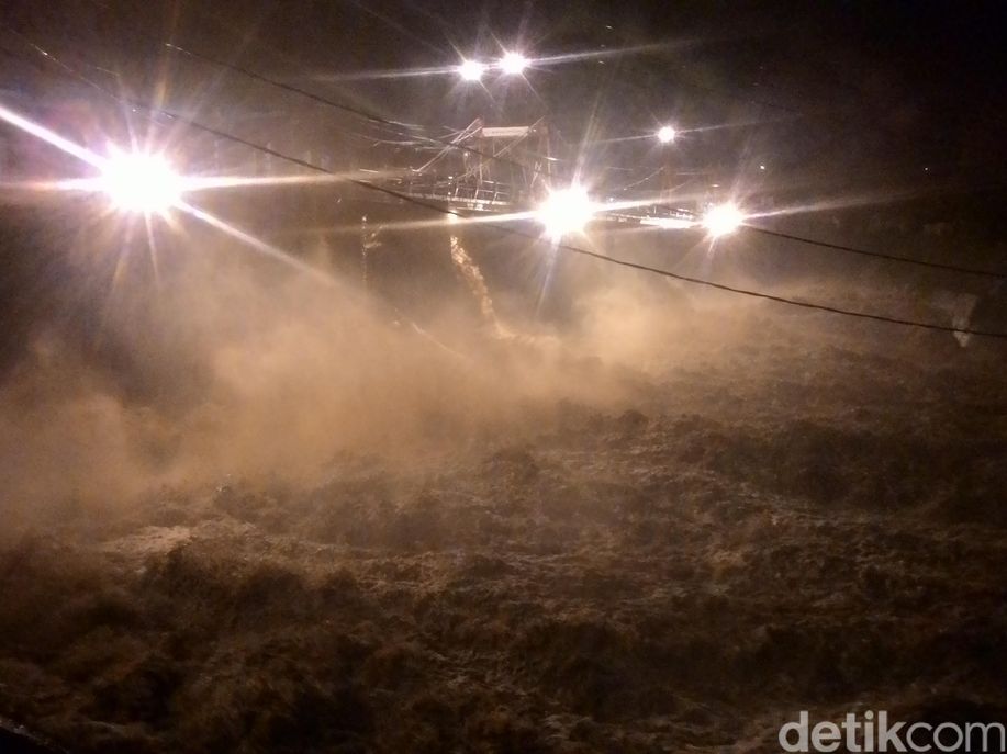 Bendung Katulampa Siaga 1, Warga Jakarta Diminta Siaga de.tk/VraWOq